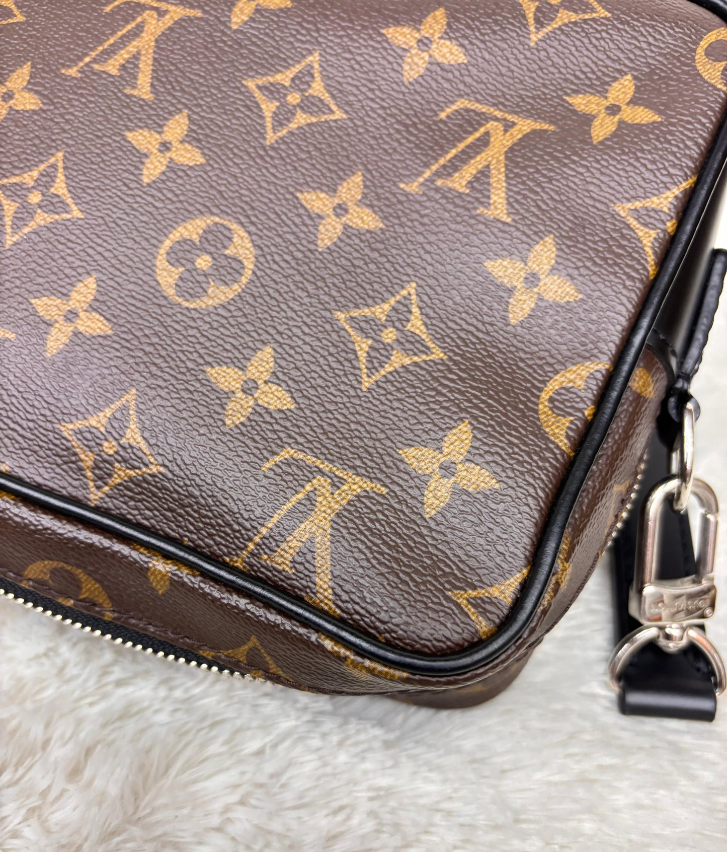 LV Kasai Clutch Monogram Macassar 2019