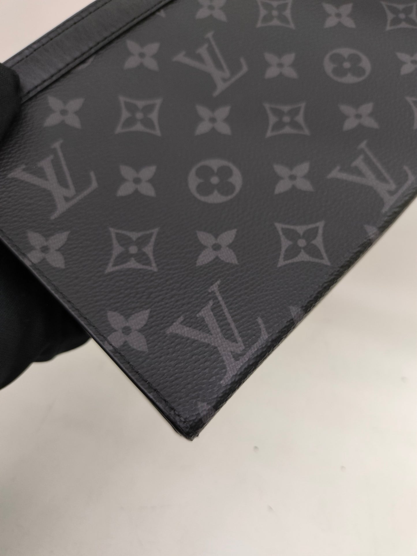 LV Gaston Wearable Monogram Eclipse (CHIP)