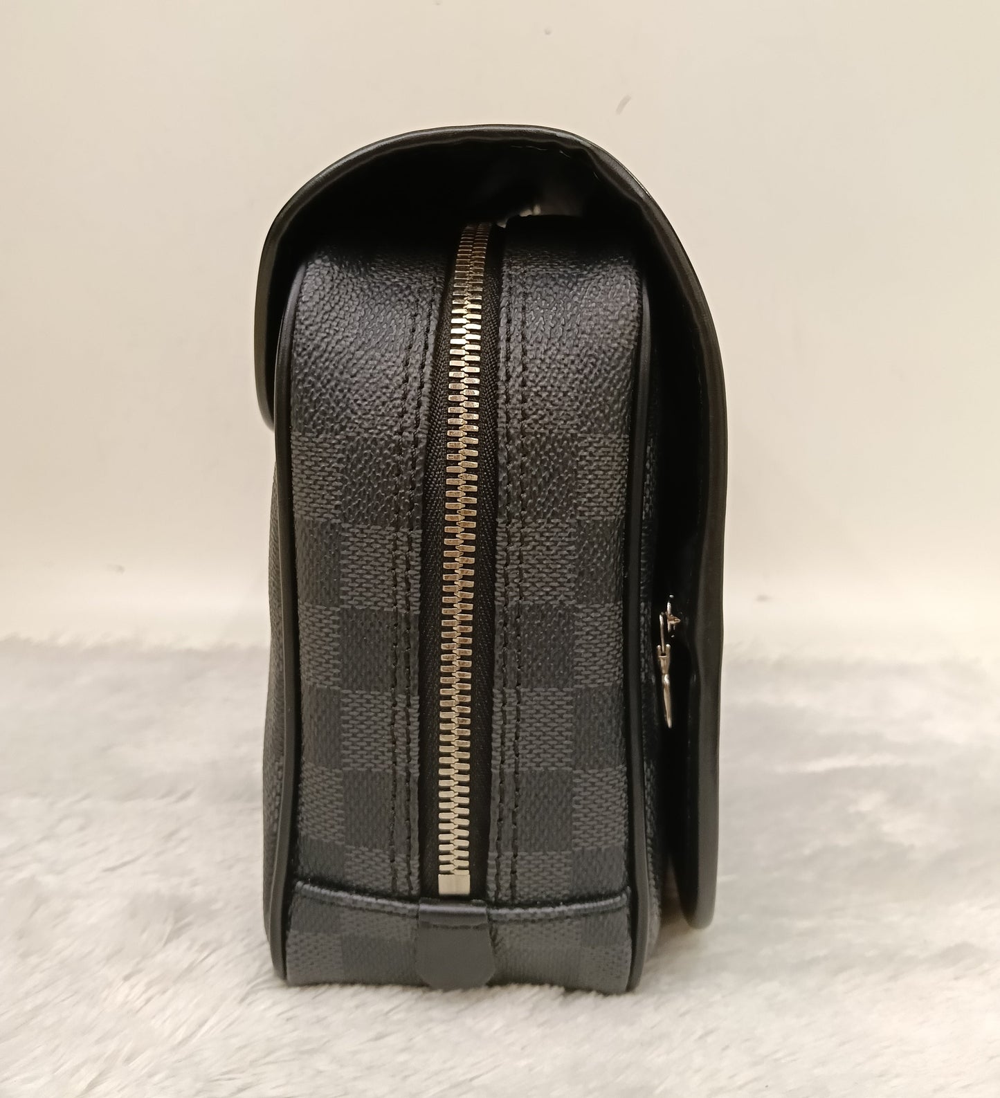 LV Hanging Toiletry Kit Graphite 2013