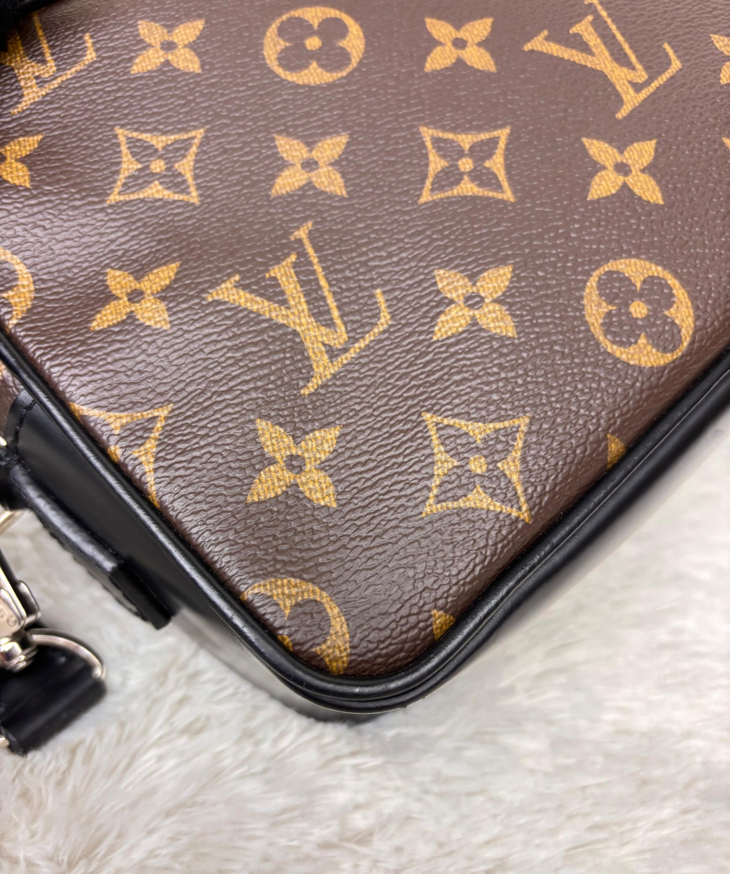 LV Kasai Clutch Monogram Macassar 2019