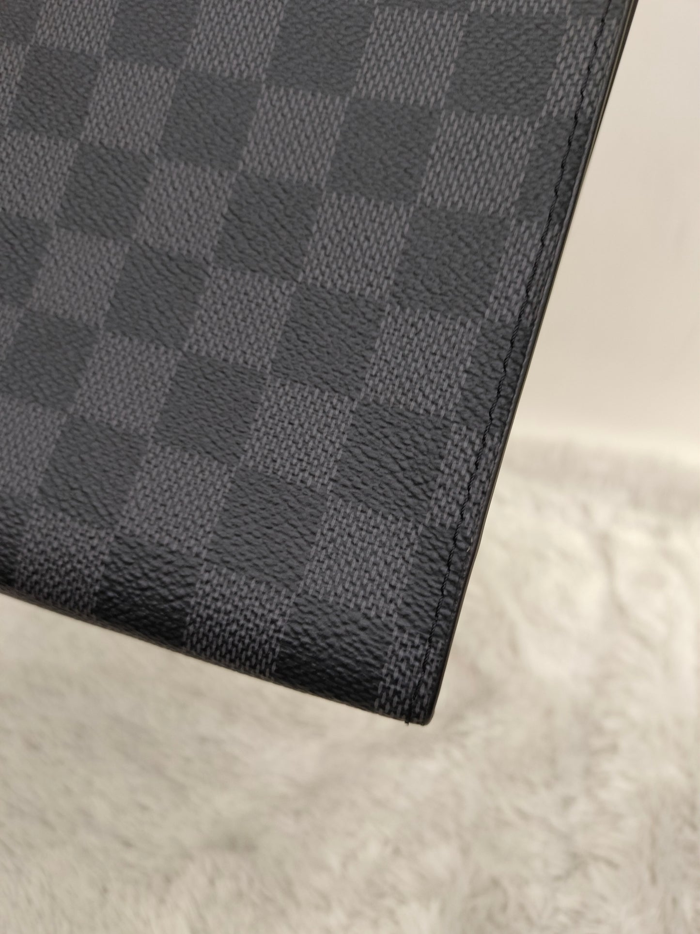 LV Pochette Voyage Graphite 2020