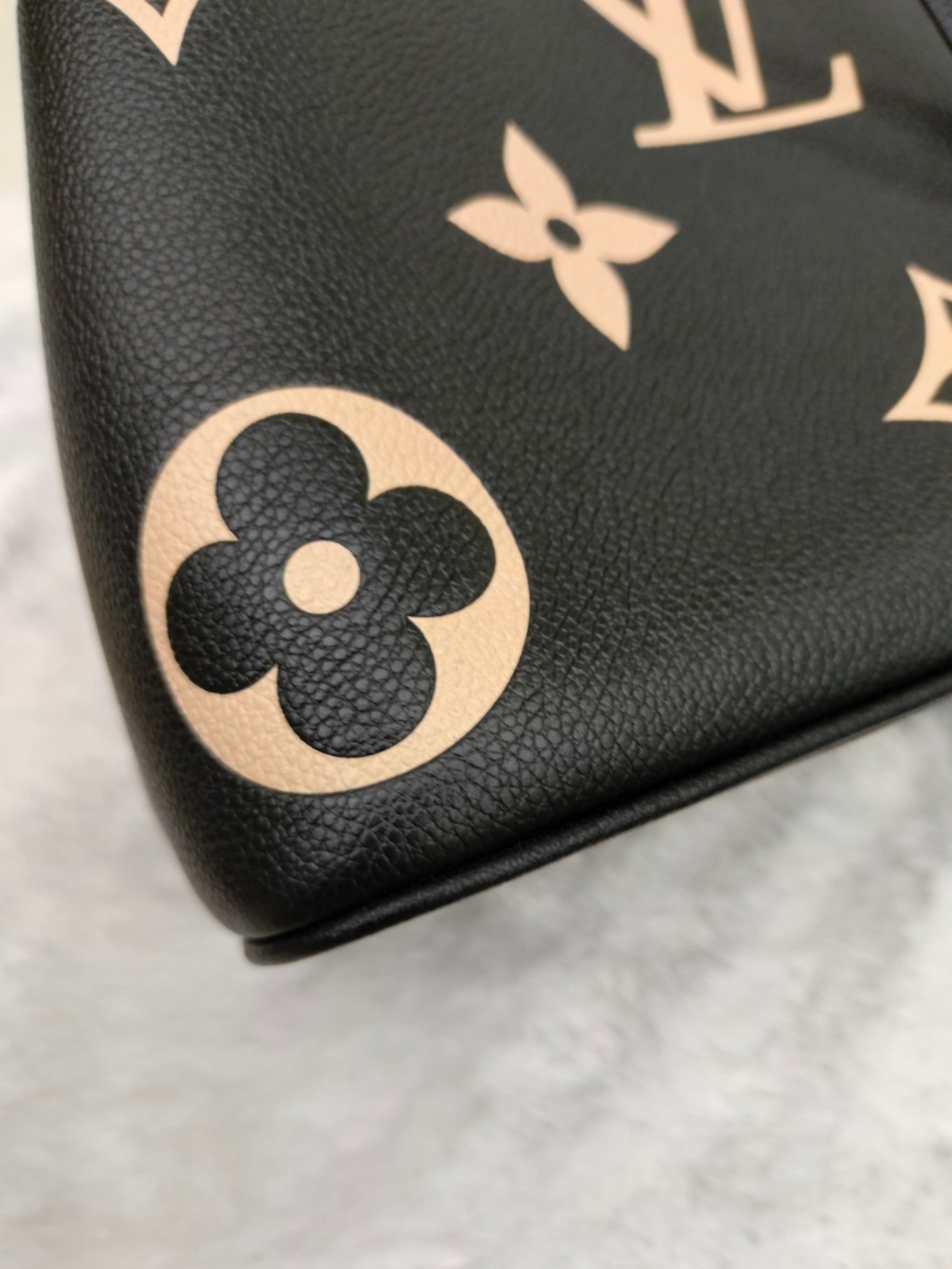 *Neverbeen Used* LV Neo Noe MM Monogram Empreinte Noir Creme 2023 (CHIP)