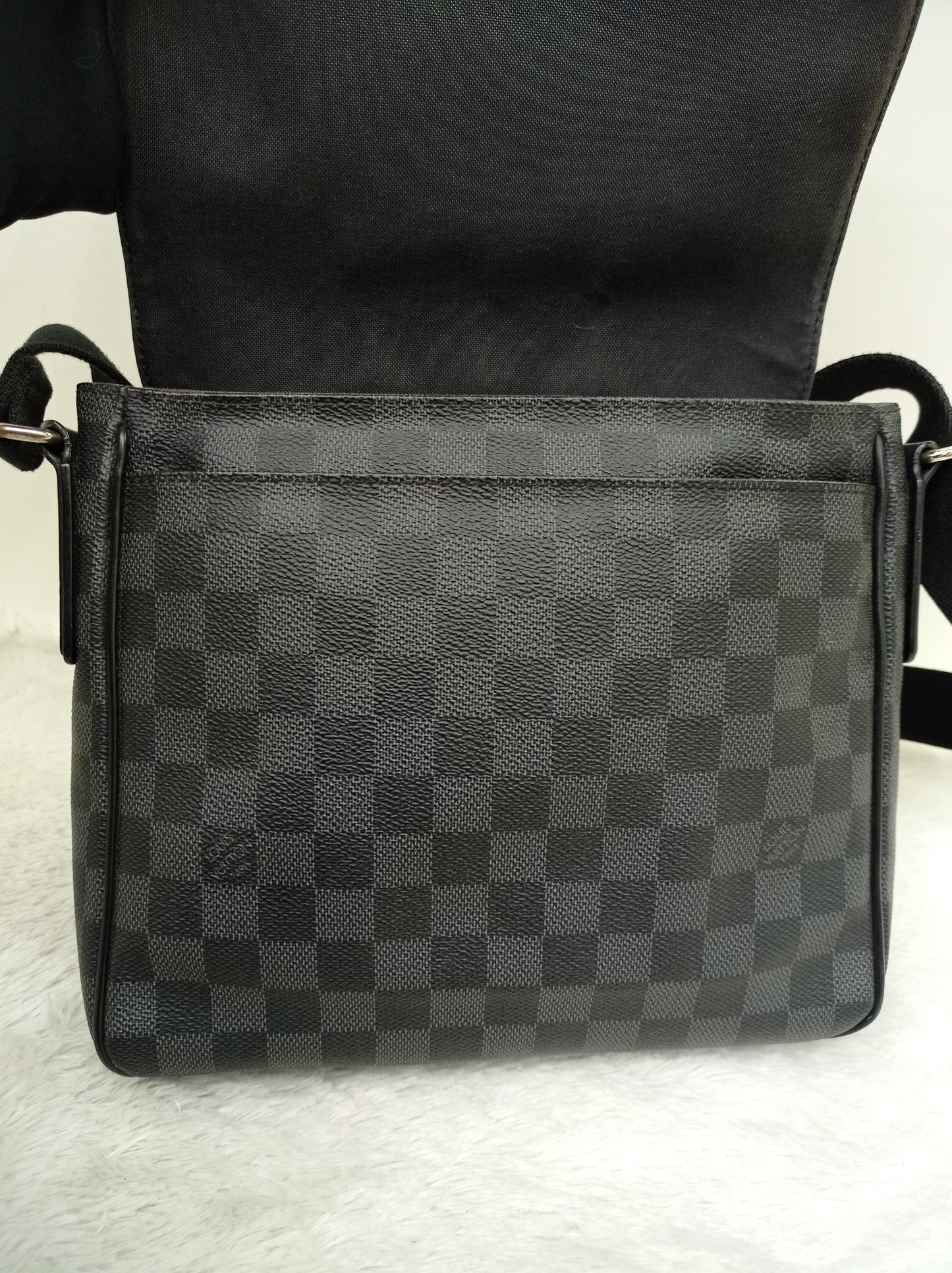 LV District PM Graphite 2016