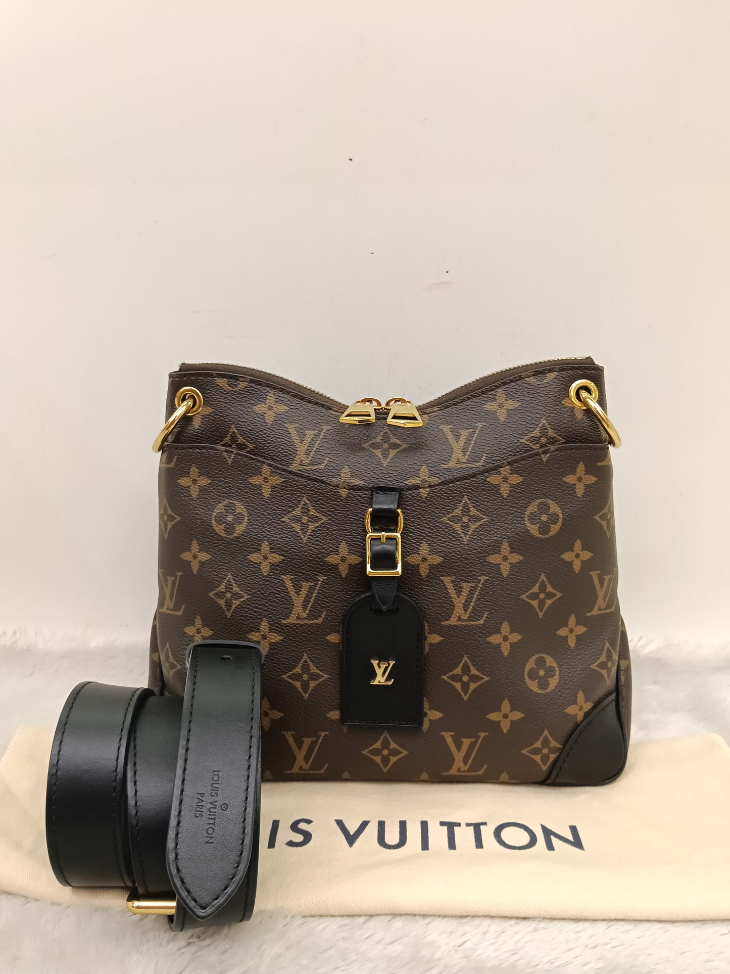 LV Odeon NM PM Monogram Noir (CHIP)