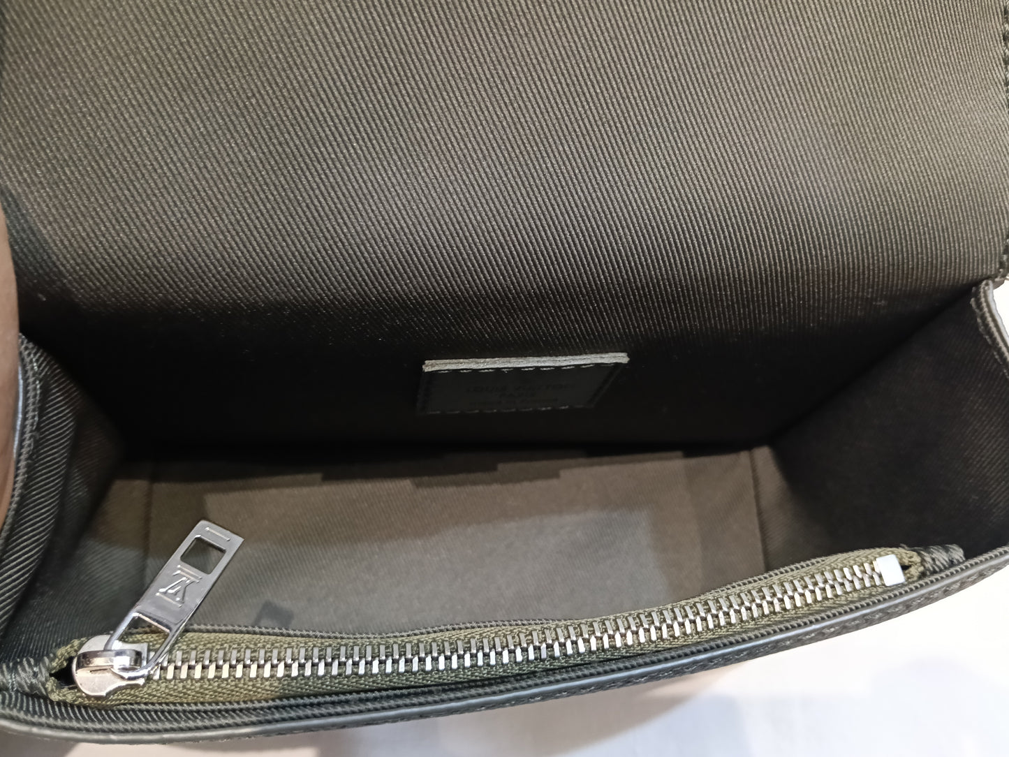 LV Fastline Wearable Wallet Aerogram Khaki (CHIP)