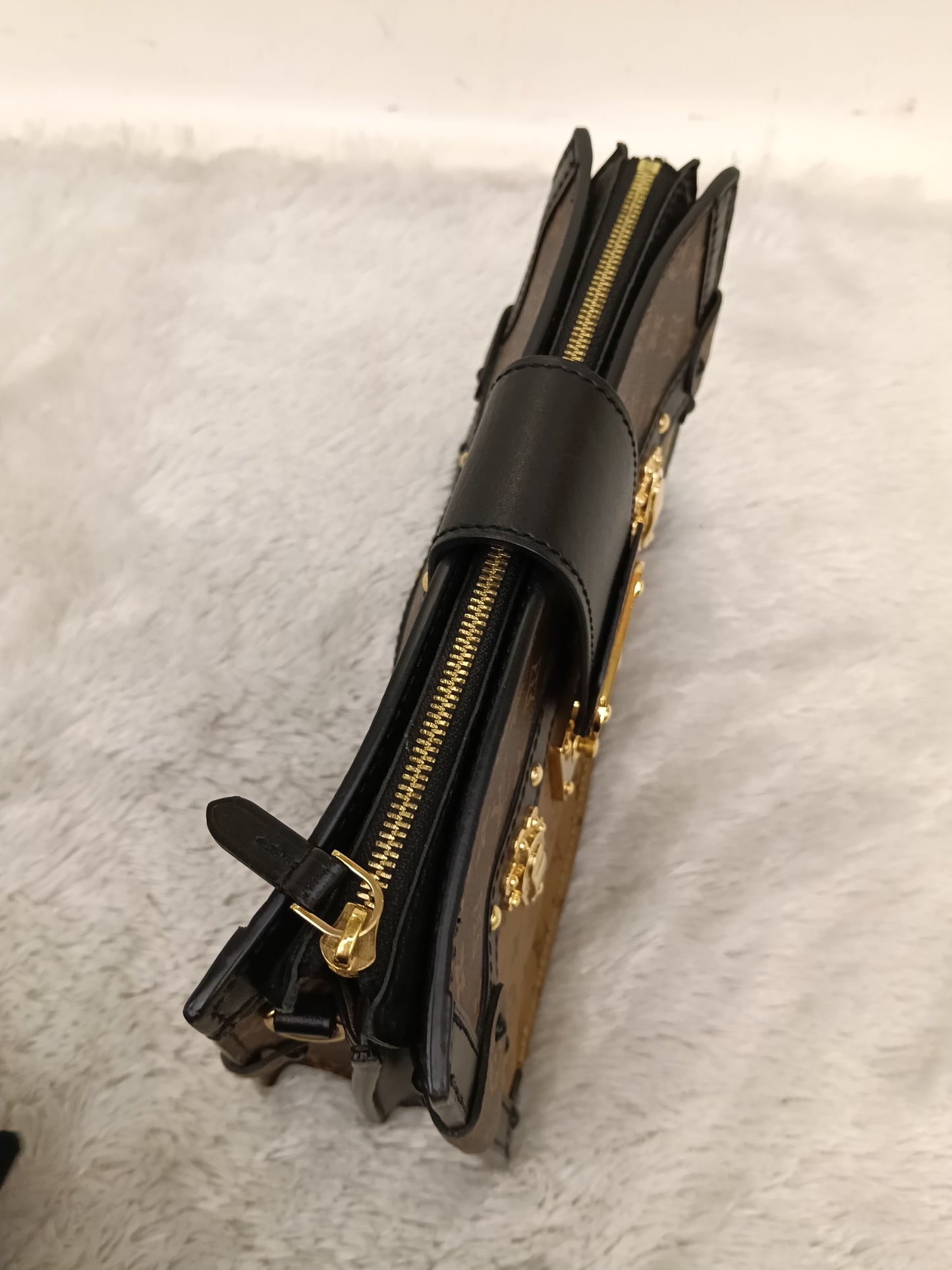 LV Trunk Clutch Monogram Reverse 2019