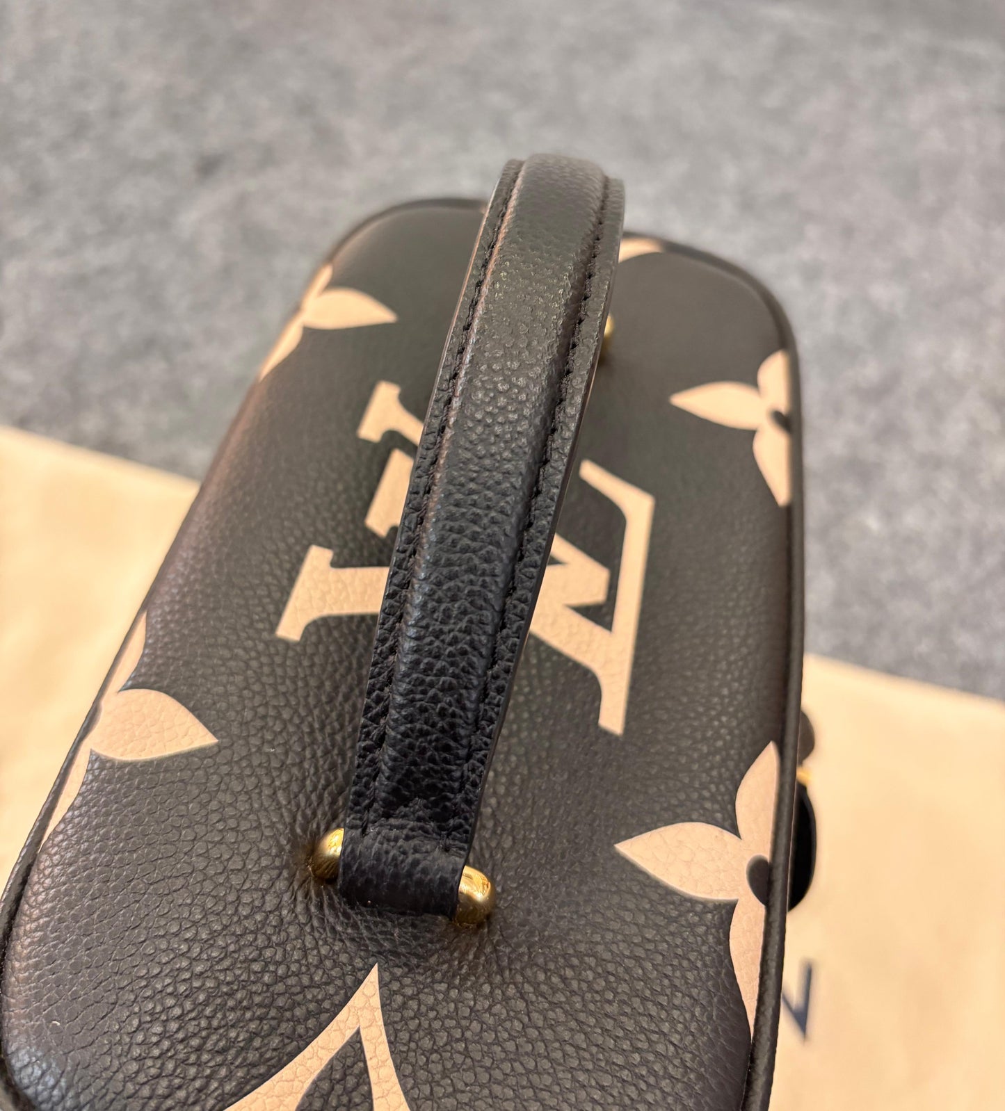 LV Vanity NV Monogram Empreinte Noir Beige (CHIP)