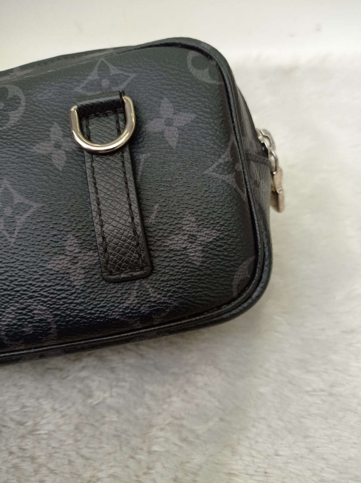 LV Outdoor Pouch Monogram Eclipse (CHIP)