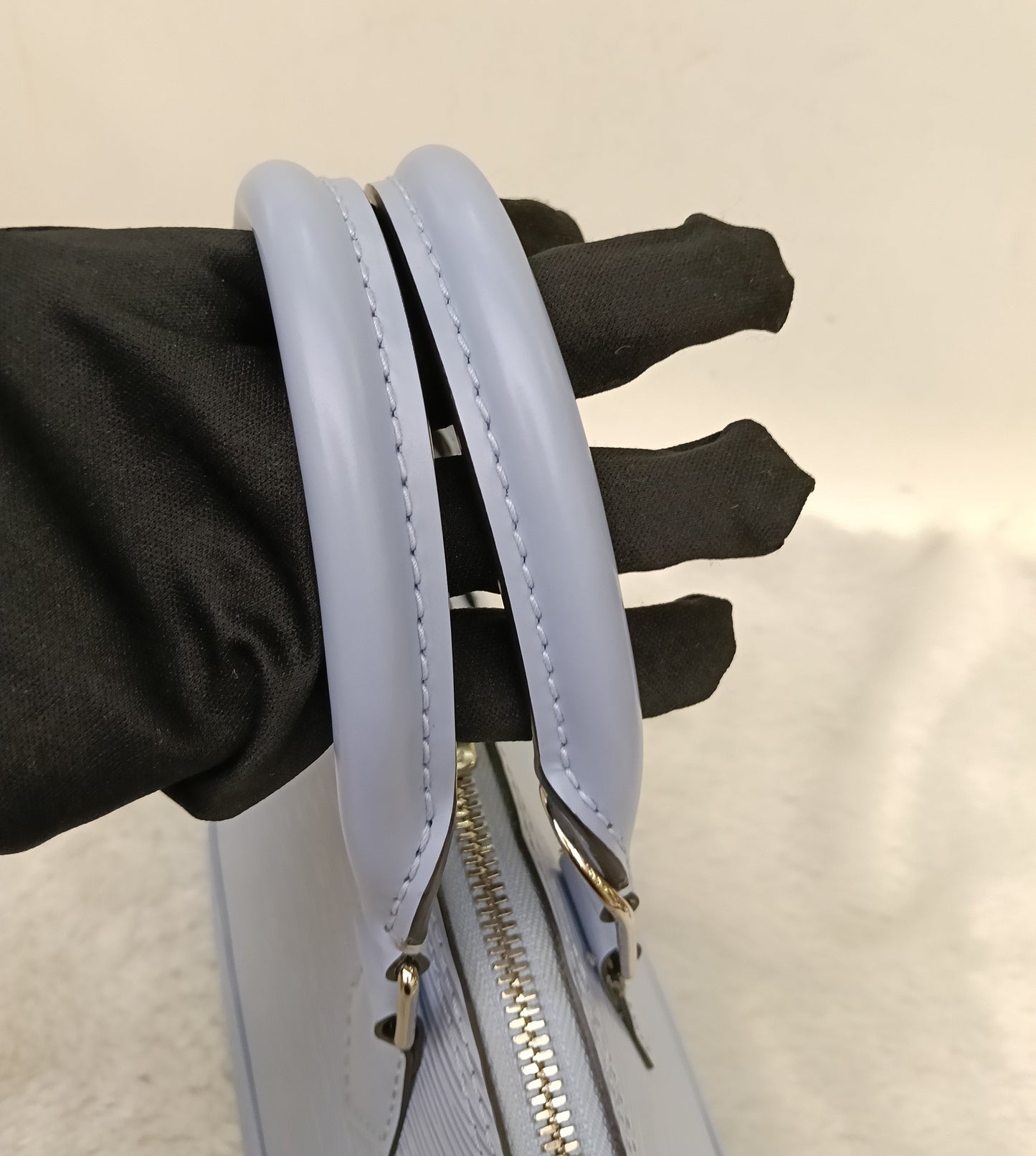LV Alma BB Epi Bleu Nuage (CHIP)