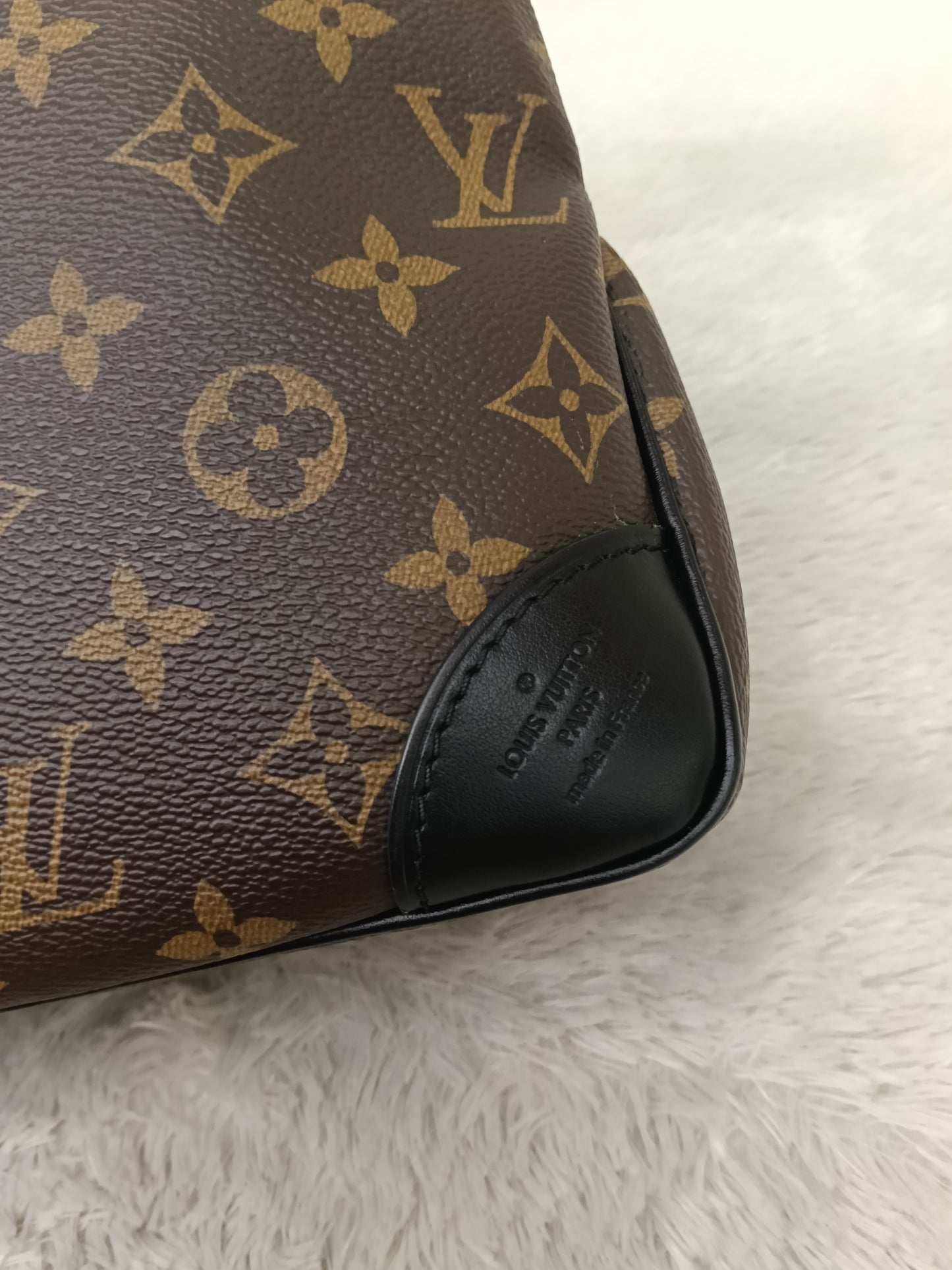 LV Odeon NM PM Monogram Noir (CHIP)