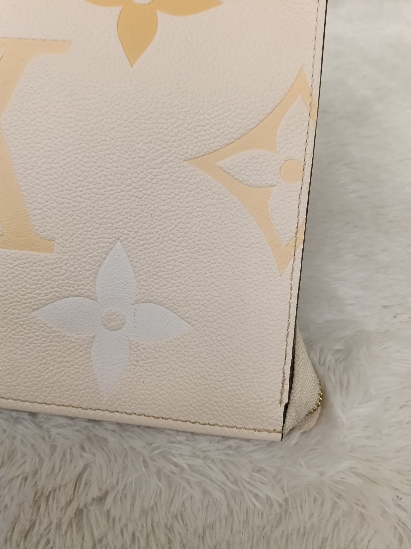 LV Pochette Toiletry 26 Monogram Giant Empreinte Pool Creme (CHIP)