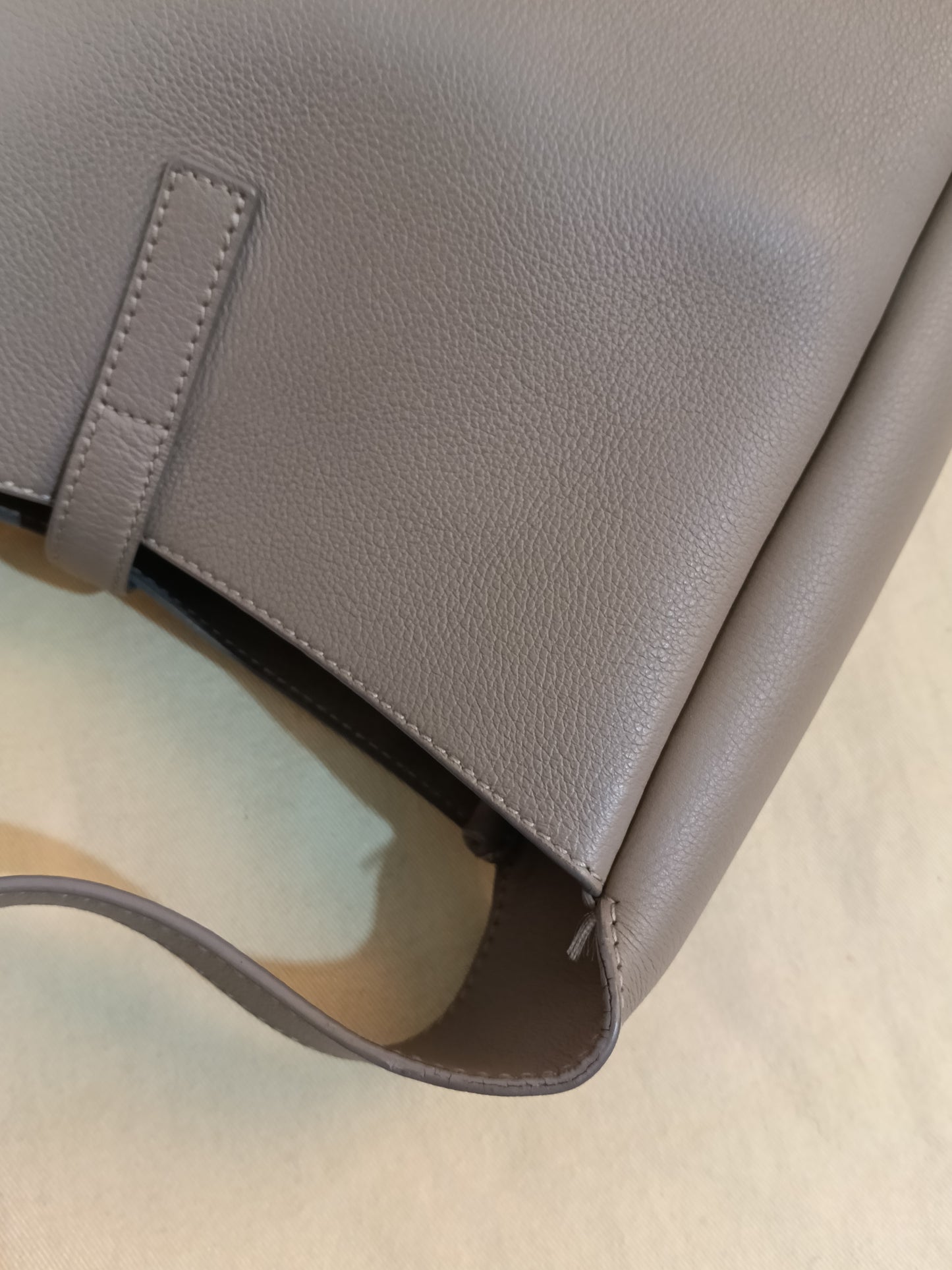 YsL Le 5 A7 Supple Small Calfskin Dusty Grey GHW 2023