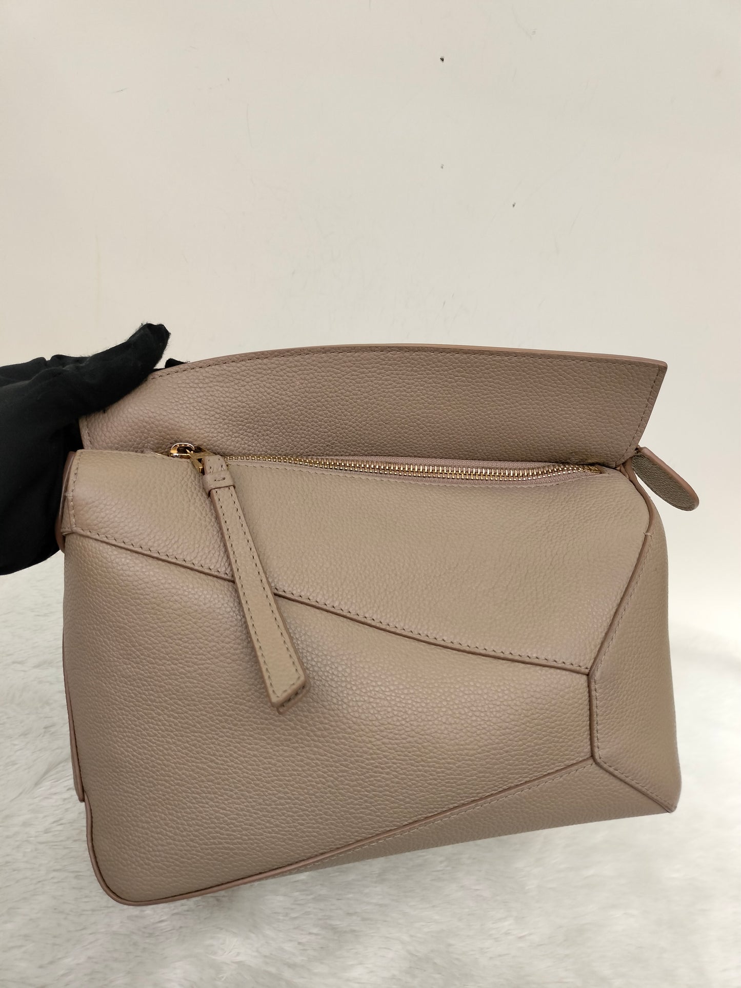 Loewe Puzzle Small Edge Grained Sand GHW 2023