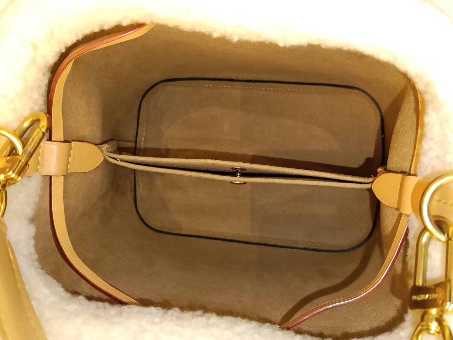 LV Neo Noe BB Monogram Shearling Cozygram 2023 (CHIP)