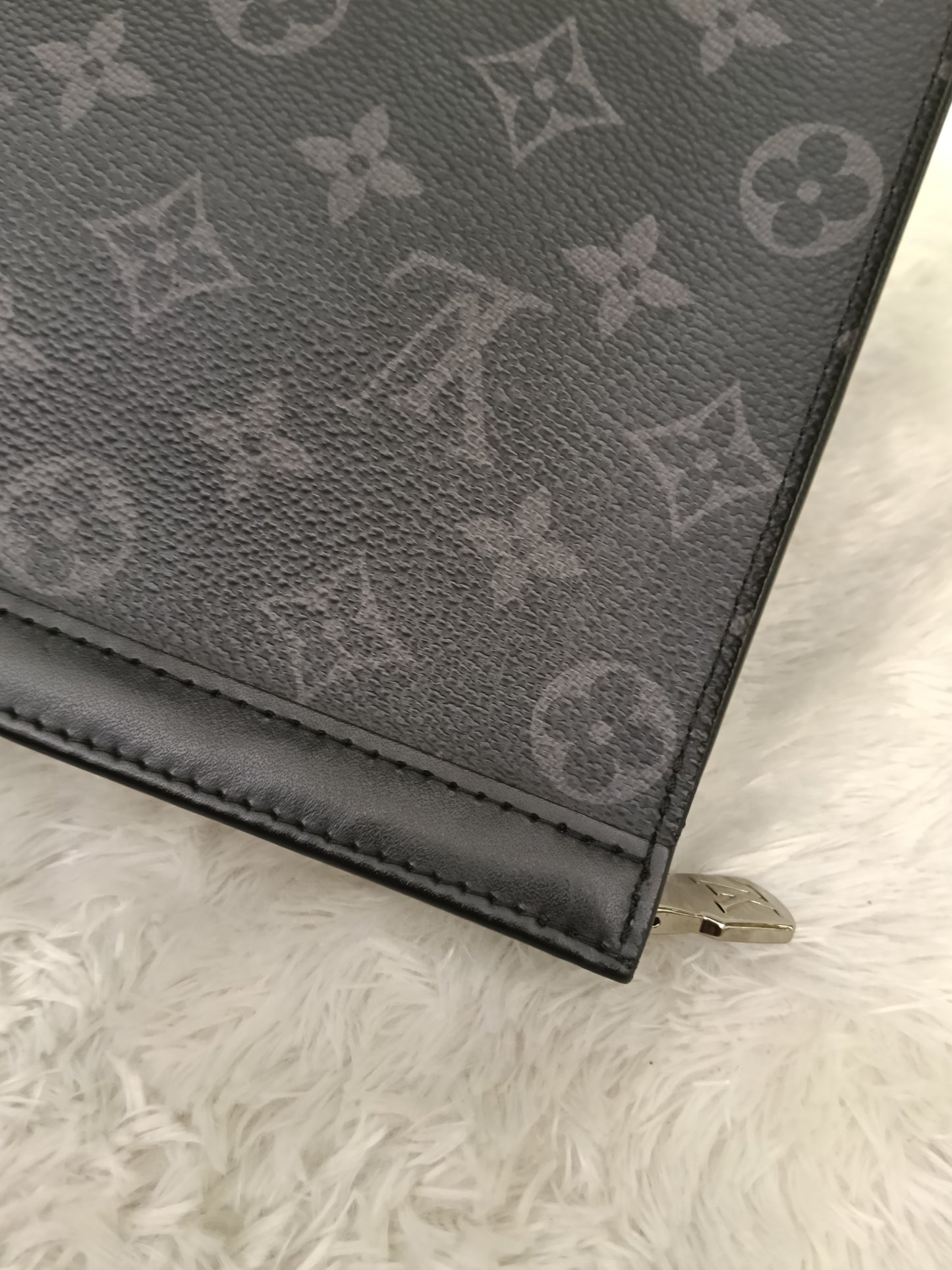 LV Pochette Voyage Monogram Eclipse 2019