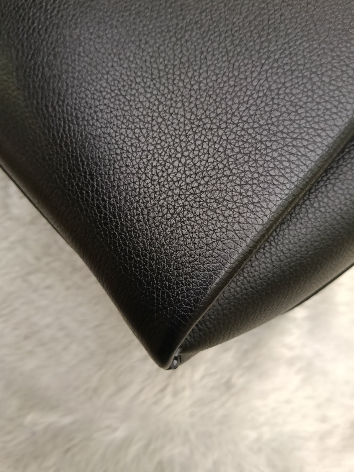 LV Lockmeto Tote Taurillon Noir 2017