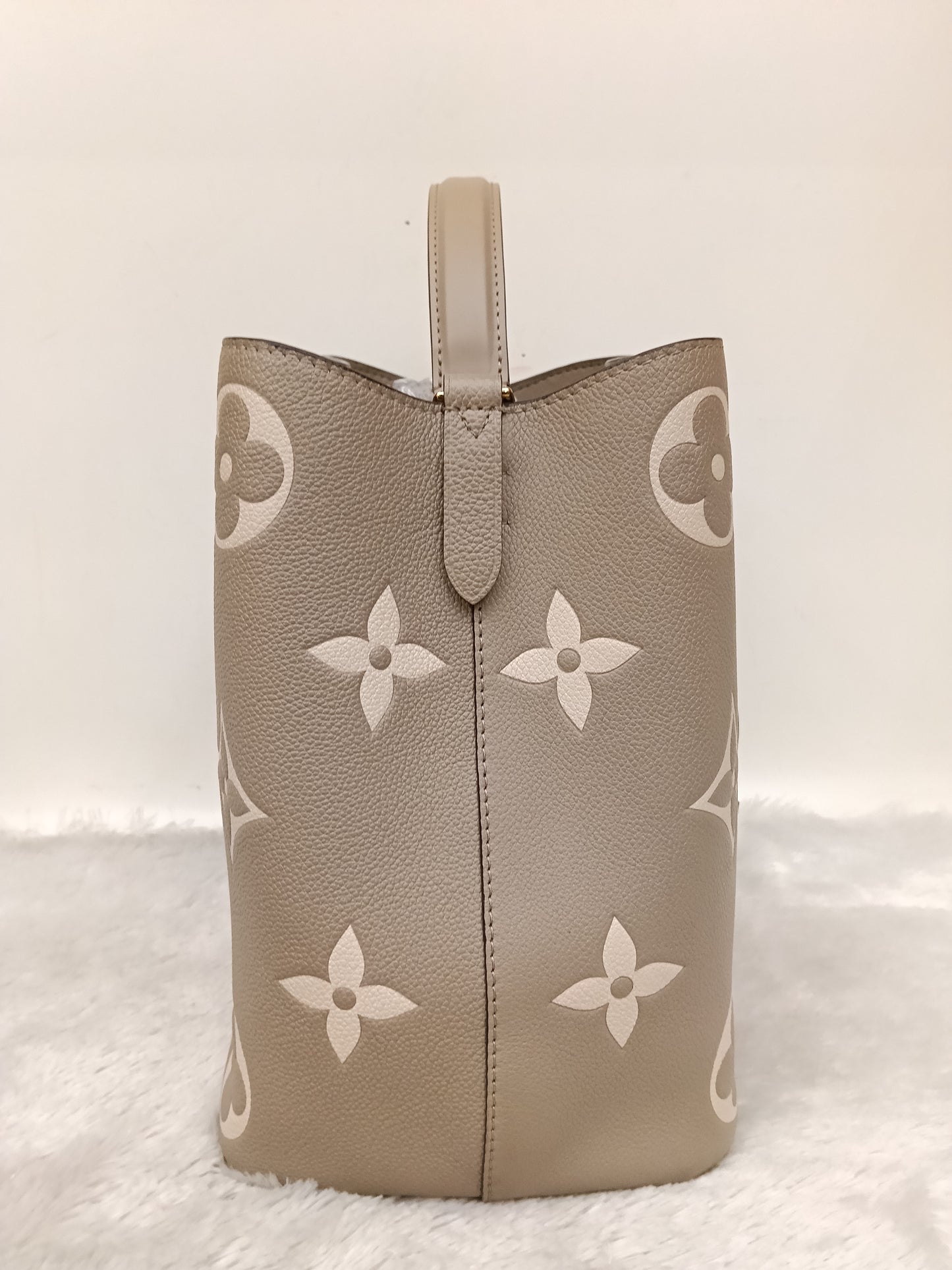 LV Neo Noe MM Monogram Empreinte Tourterelle Creme (CHIP)