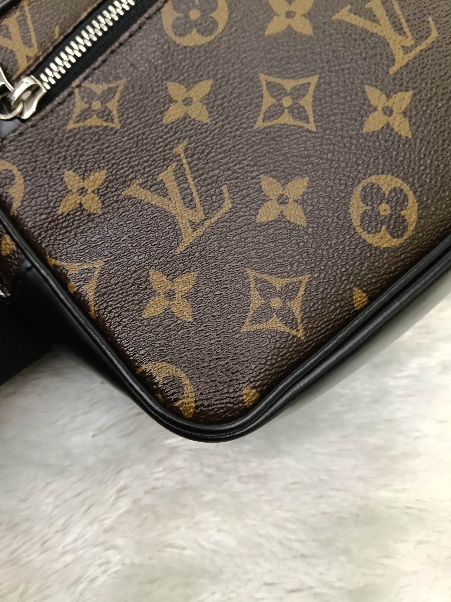 LV Kasai Clutch Monogram Macassar 2017