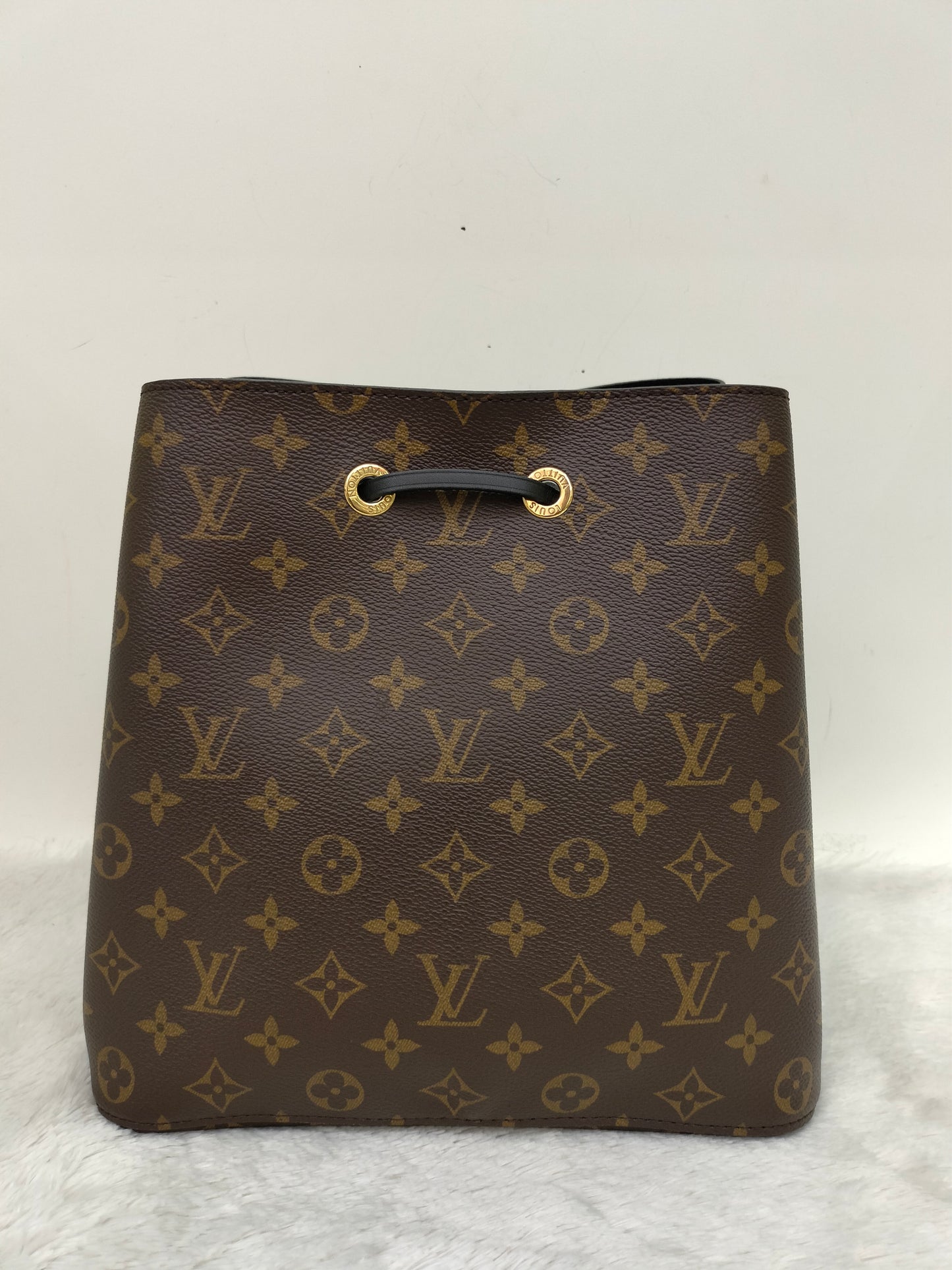LV Neo Noe MM Monogram Noir (CHIP)