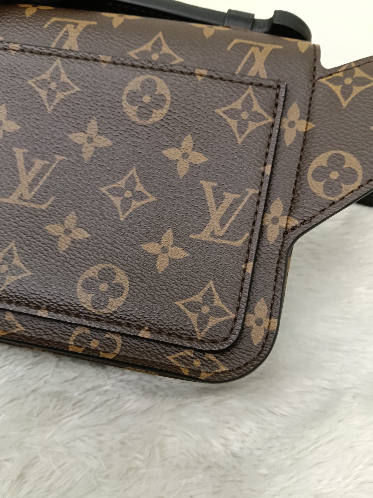 LV S Lock Waist Bag Monogram Macassar (CHIP)