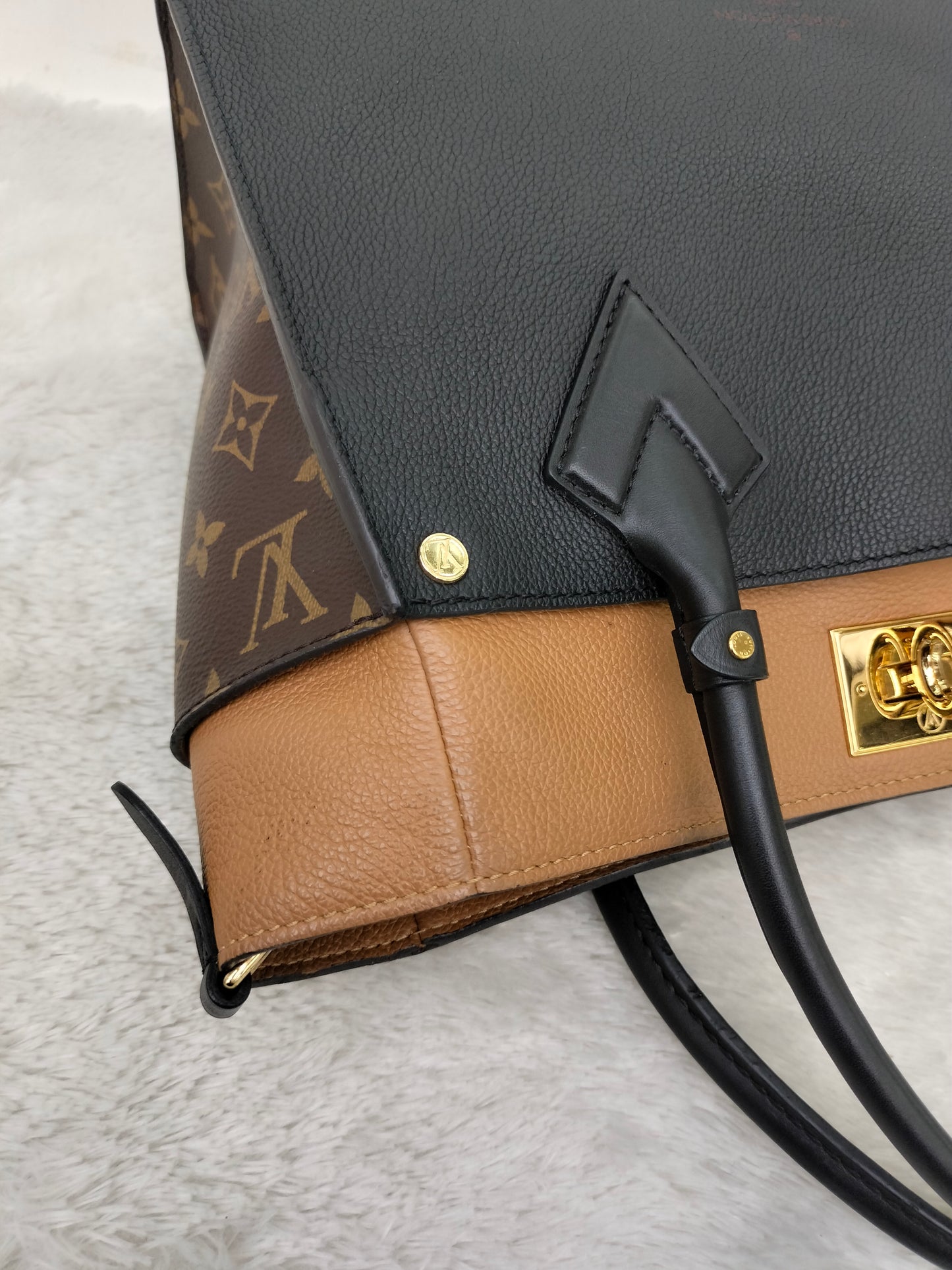 LV On My Side MM Monogram Grained Noir 2019