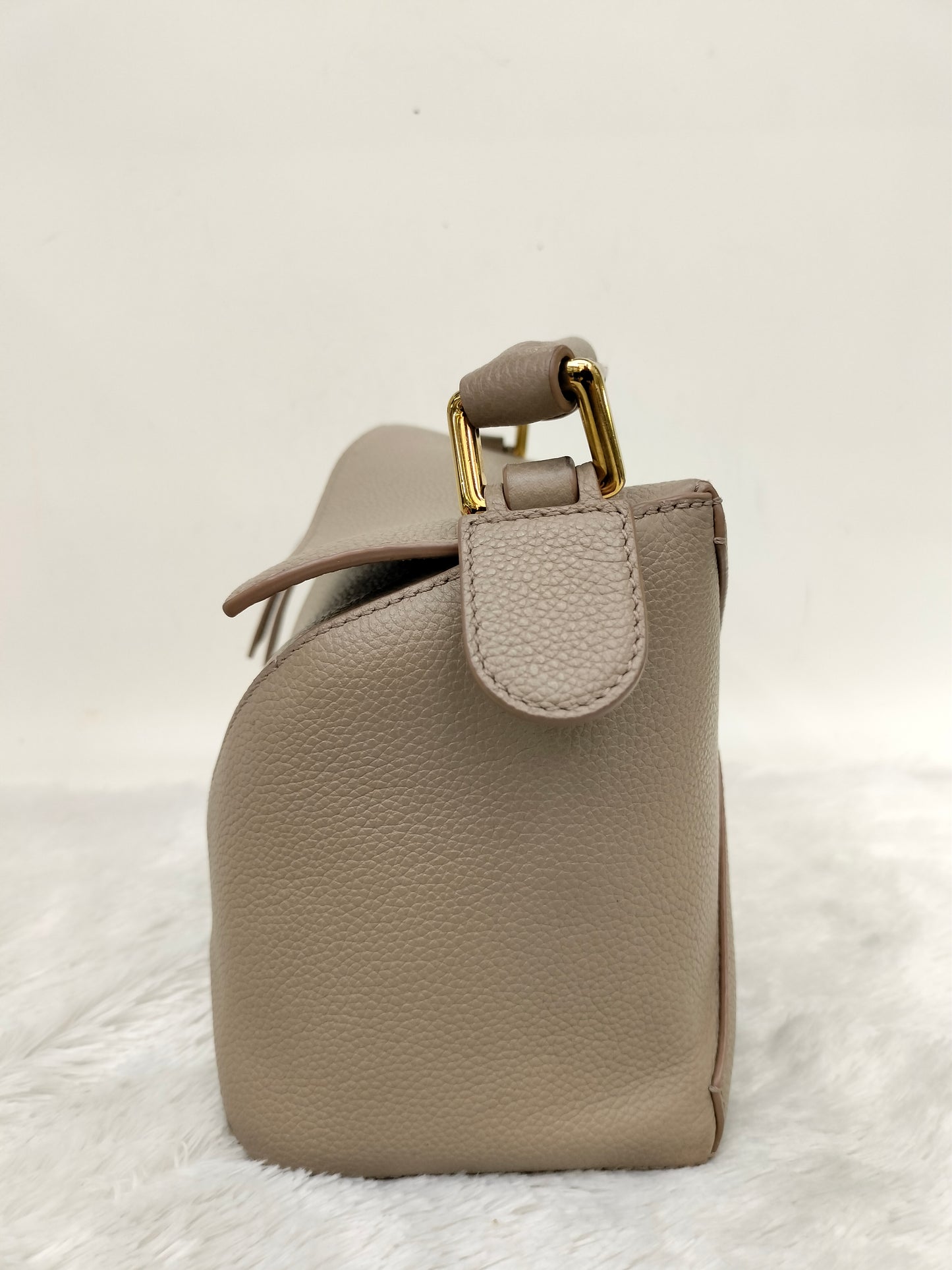 Loewe Puzzle Small Edge Grained Sand GHW 2023