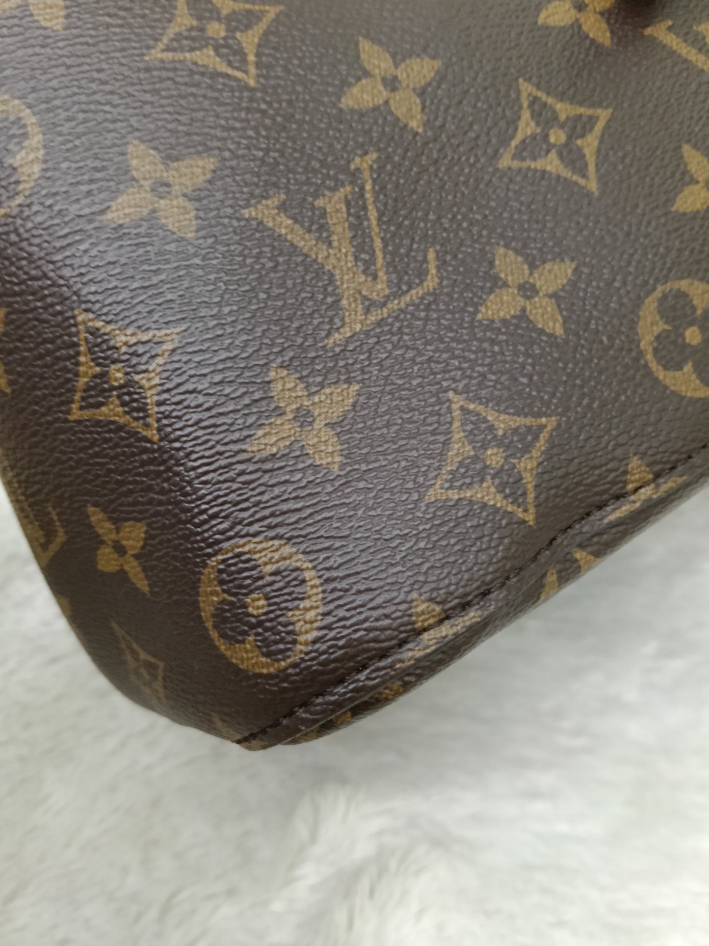 LV Neo Noe MM Monogram Noir (CHIP)