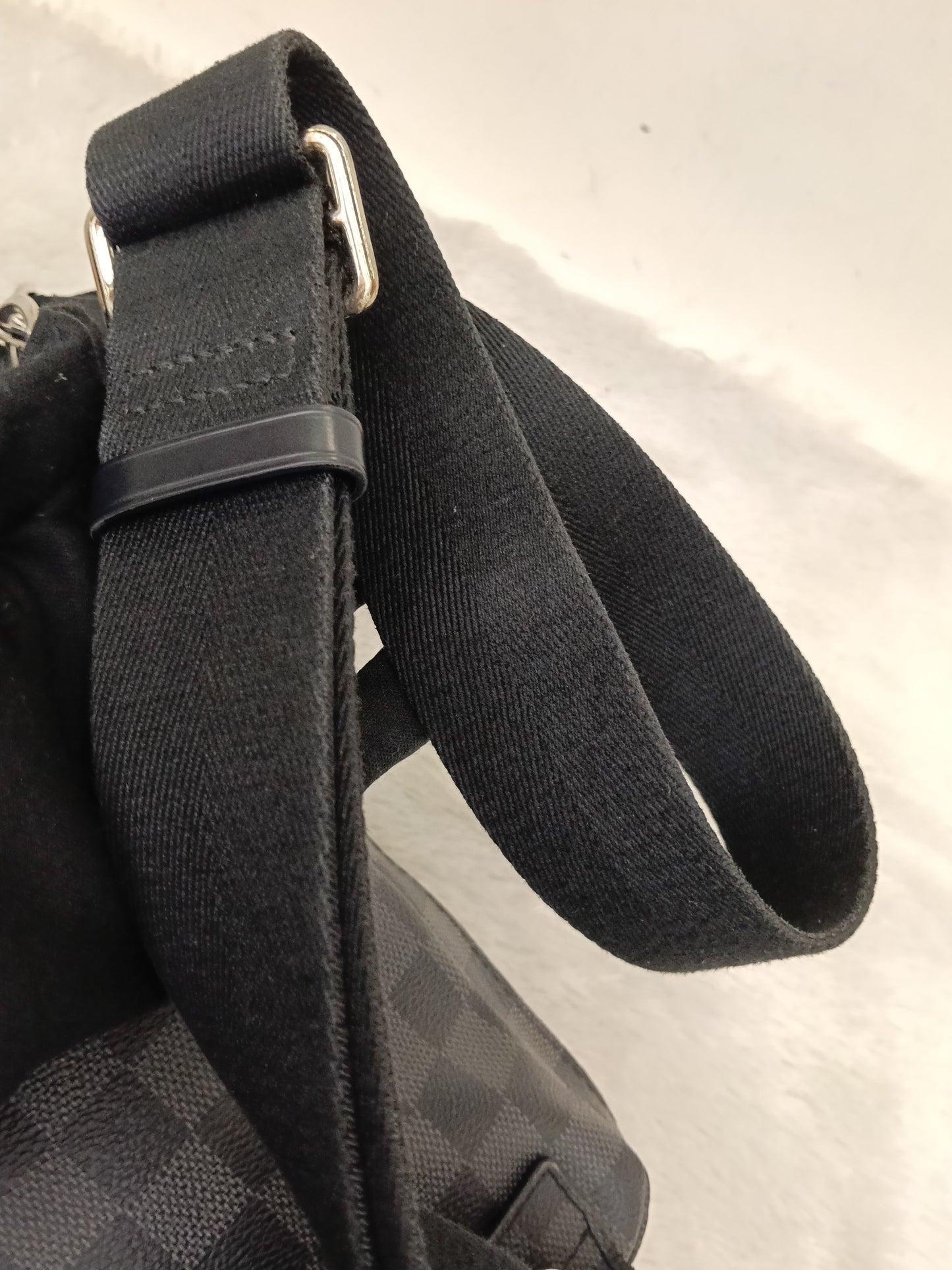 LV Avenue Sling Graphite 2020