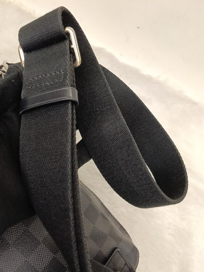 LV Avenue Sling Graphite 2020