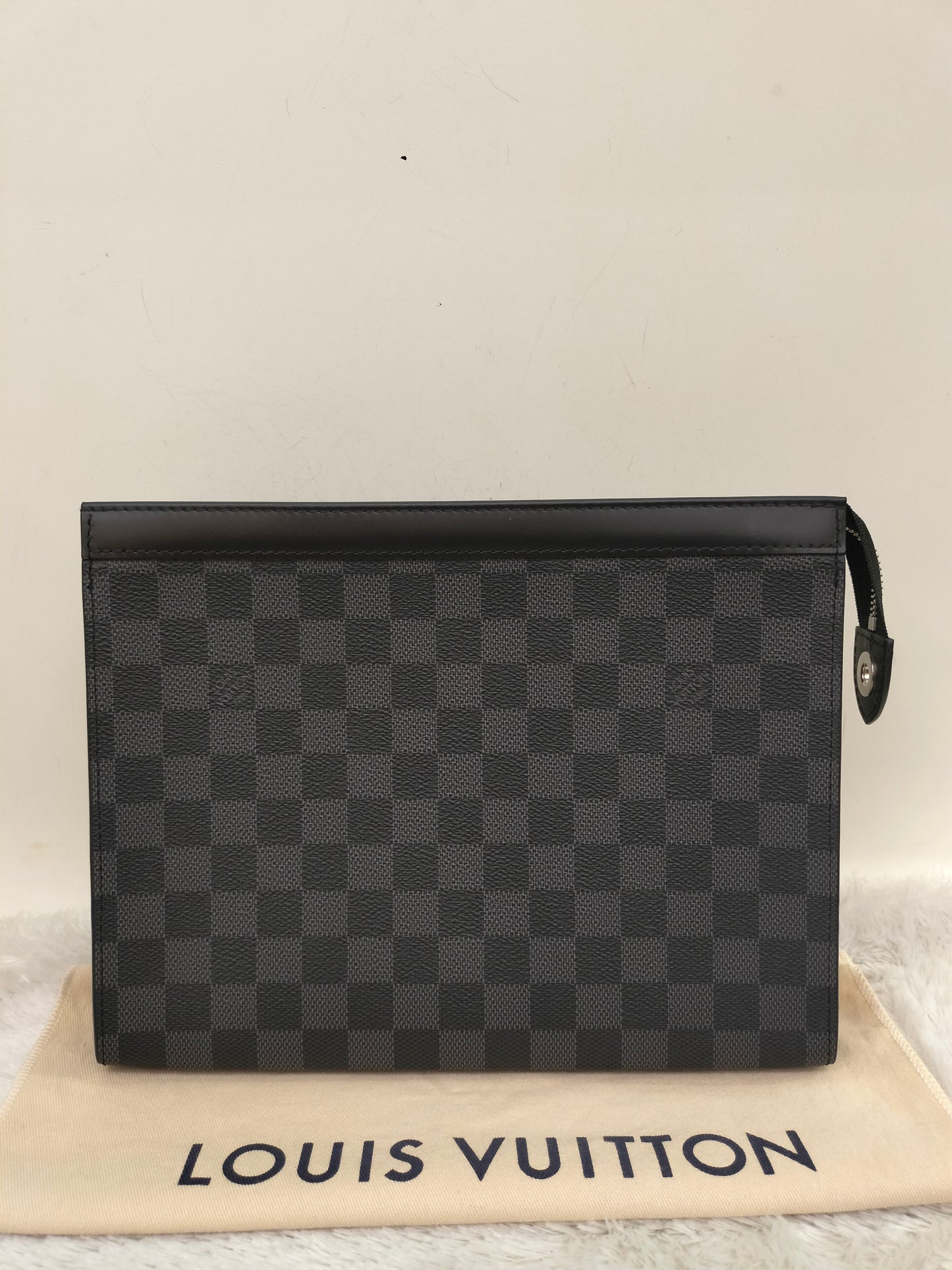LV Pochette Voyage Graphite 2020