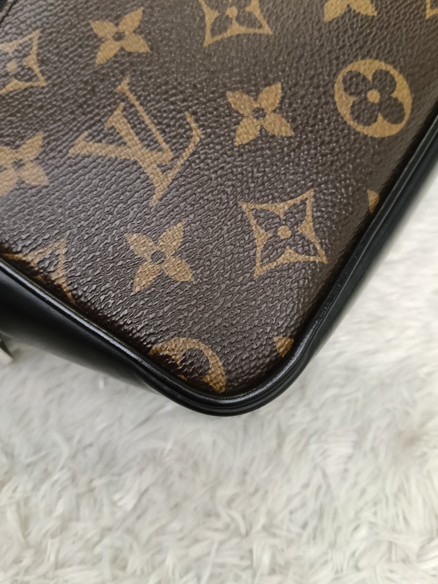 LV Kasai Clutch Monogram Macassar 2019