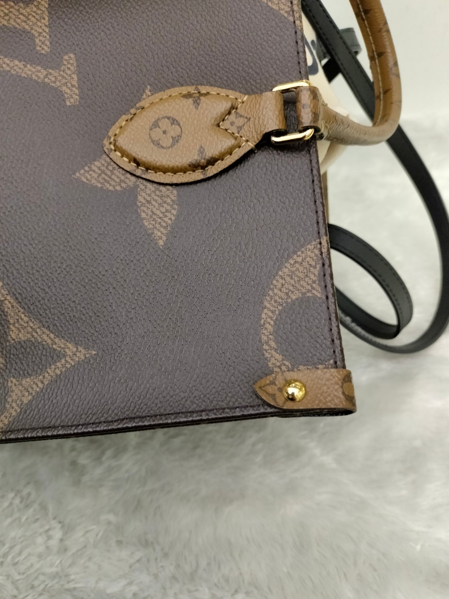 LV OTG MM Monogram Reverse (CHIP)