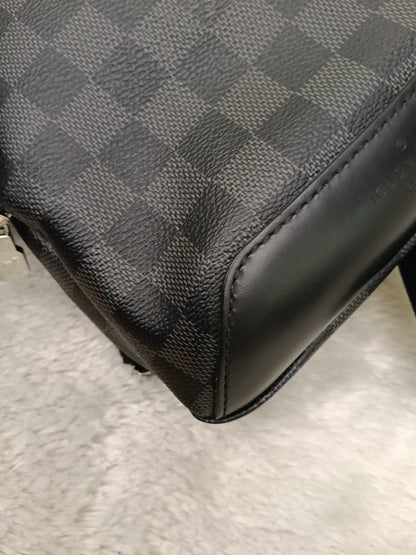 LV Avenue Sling Graphite 2020