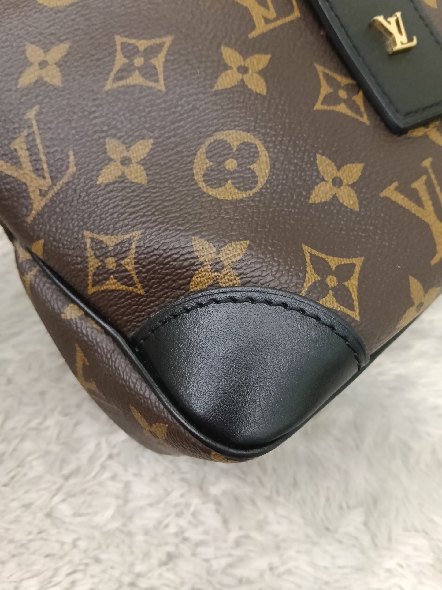 LV Odeon NM PM Monogram Noir (CHIP)