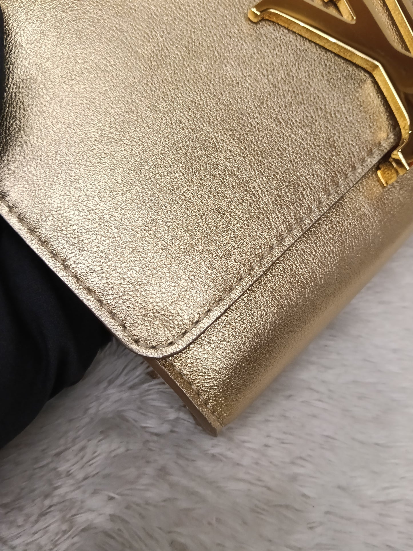 LV Pouch Louise EW Cuir Dore 2015