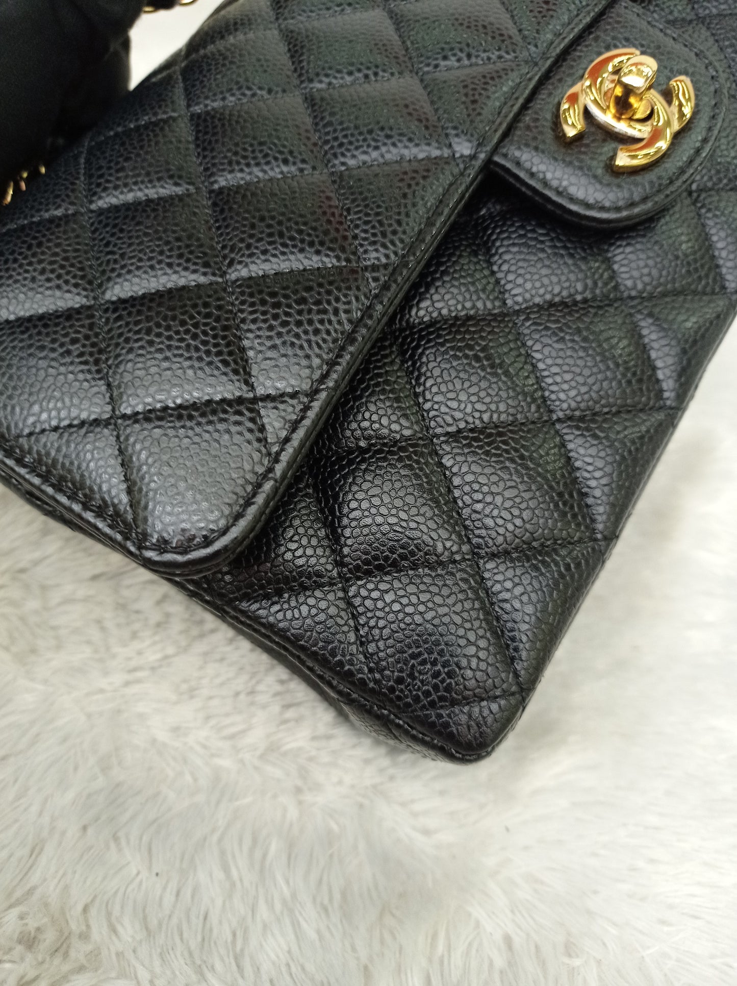 Chanel Medium Caviar Black GHW DF (CHIP)