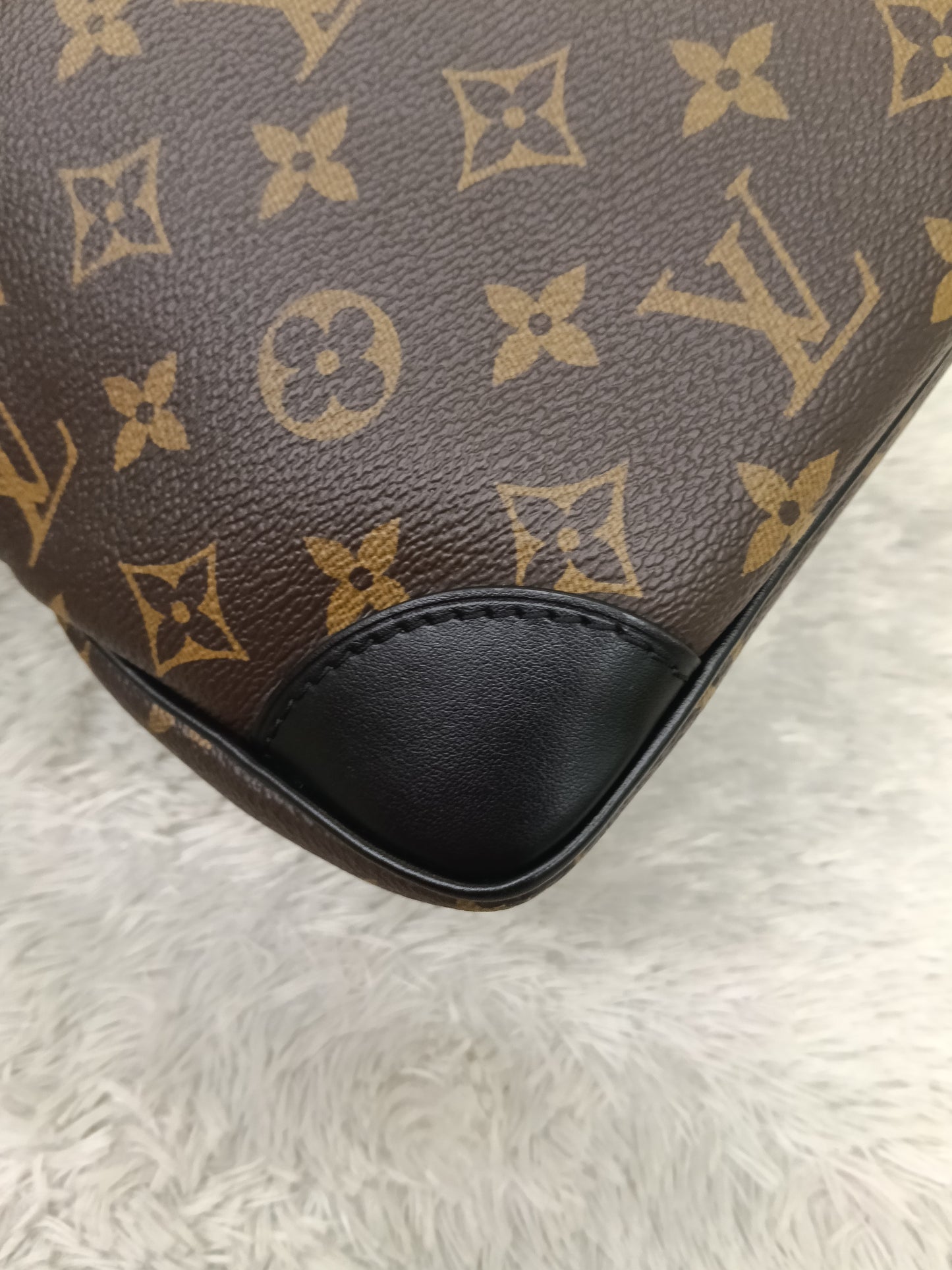 LV Odeon NM PM Monogram Noir (CHIP)