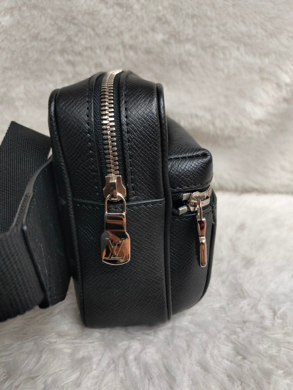 LV Outdoor Bumbag Monogram Taigarama Eclipse 2019