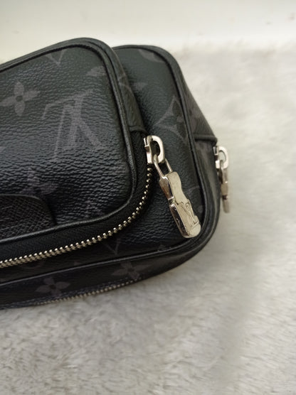 LV Outdoor Pouch Monogram Eclipse (CHIP)