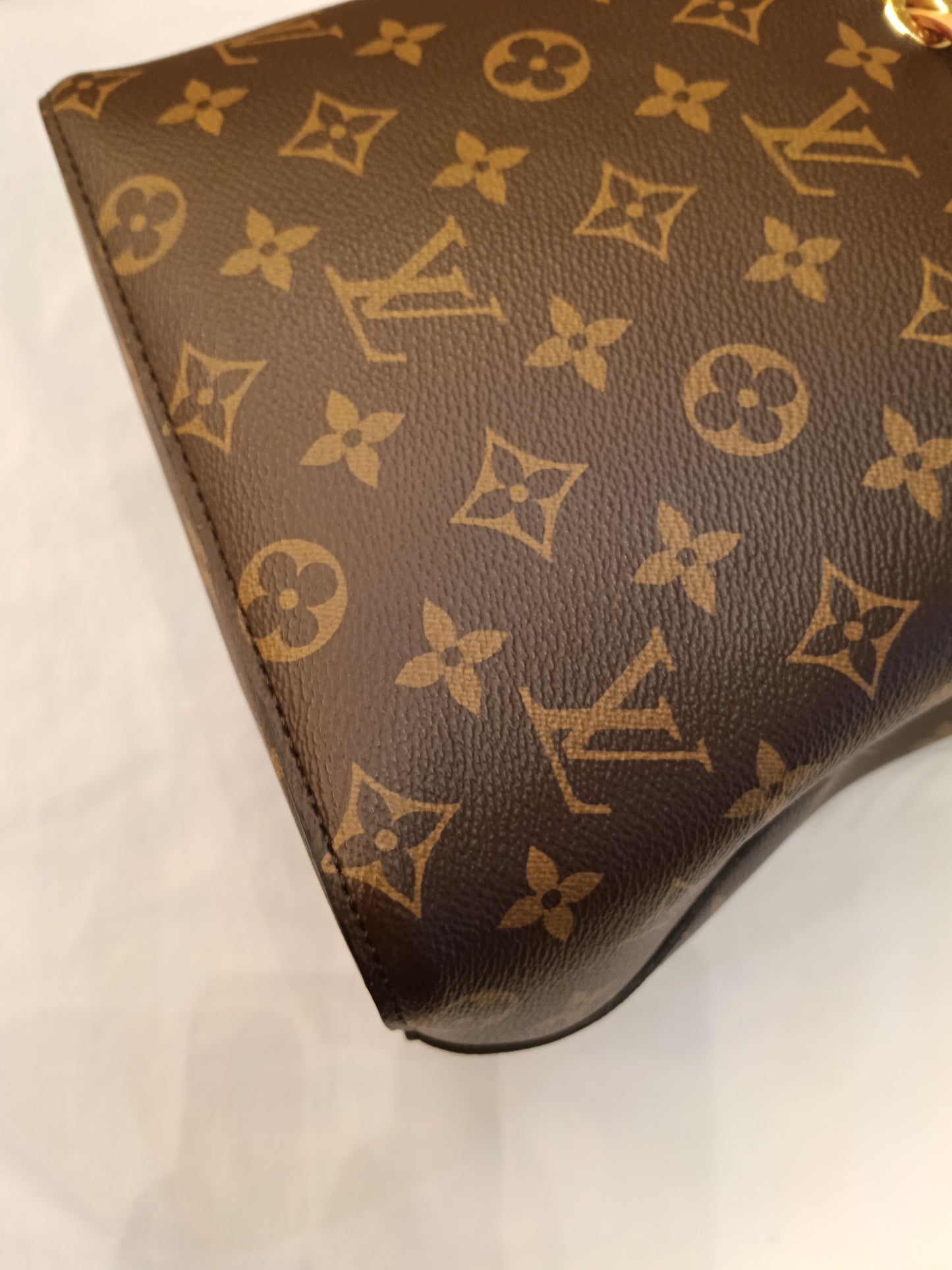 LV Neo Noe BB Monogram Shearling Cozygram 2023 (CHIP)