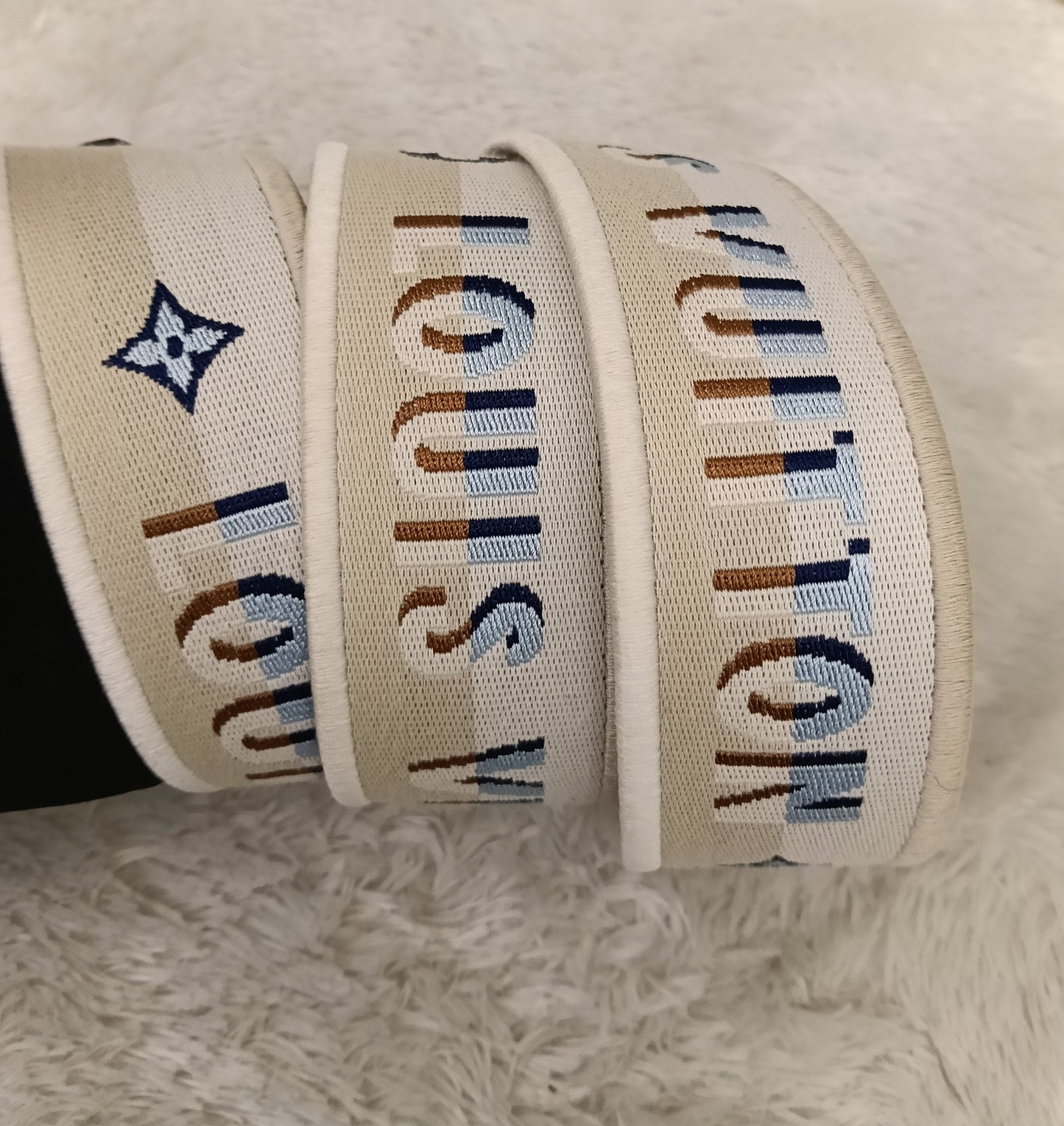 LV Alma BB Epi Bleu Nuage (CHIP)