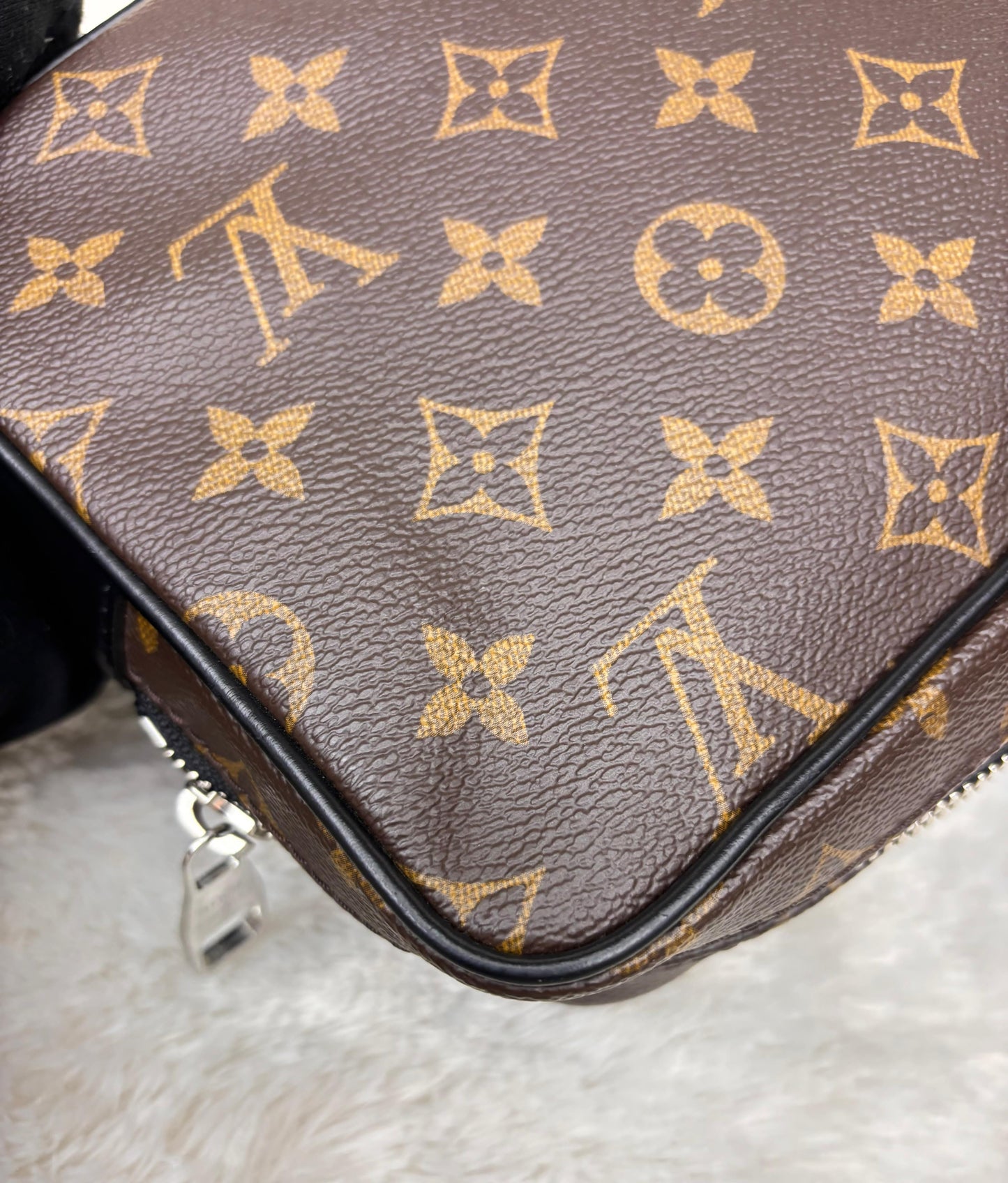 LV Kasai Clutch Monogram Macassar 2019