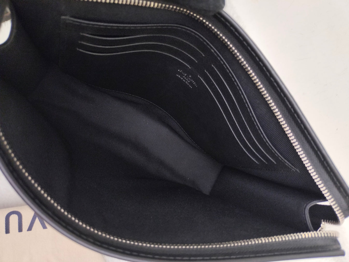 LV Pochette Voyage Graphite 2020