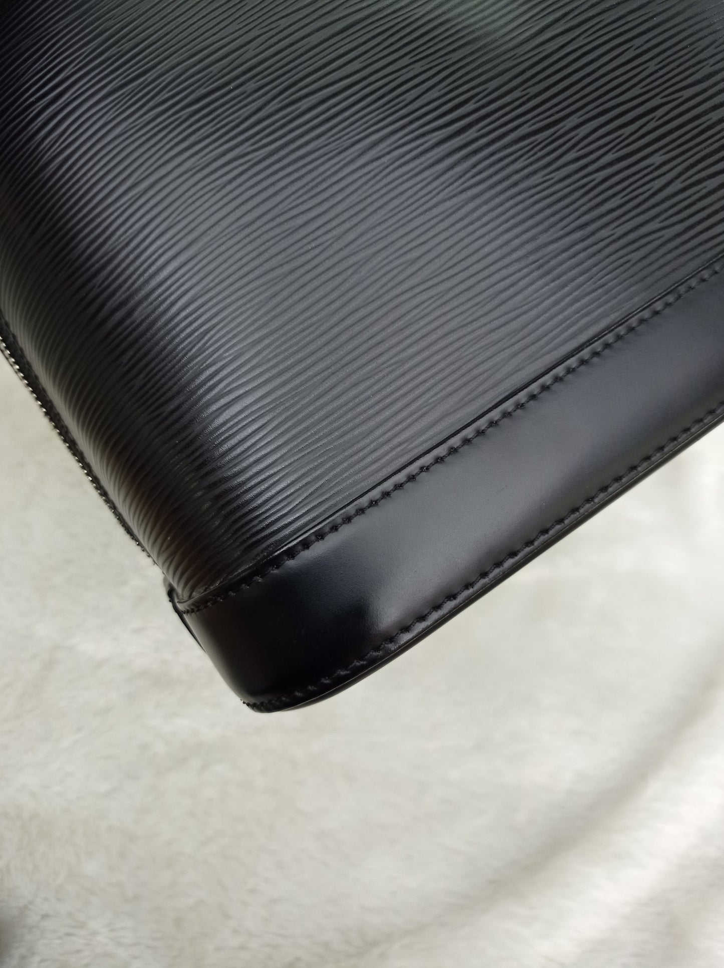 LV Alma PM Epi Black
