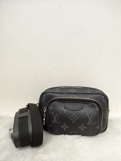 LV Outdoor Pouch Monogram Eclipse (CHIP)