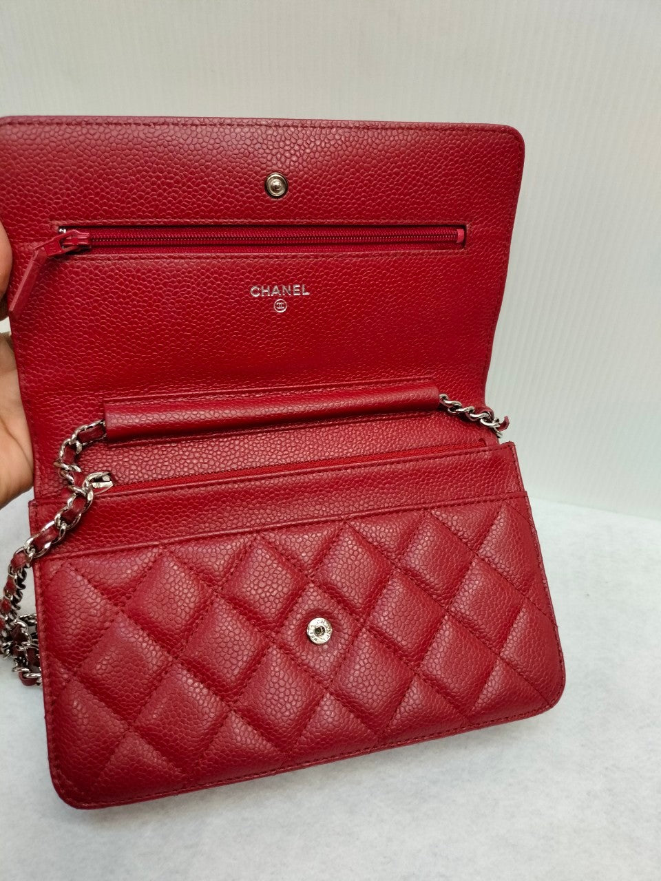 Chanel WOC Caviar Red SHW #19.                Size 20x11x3cm