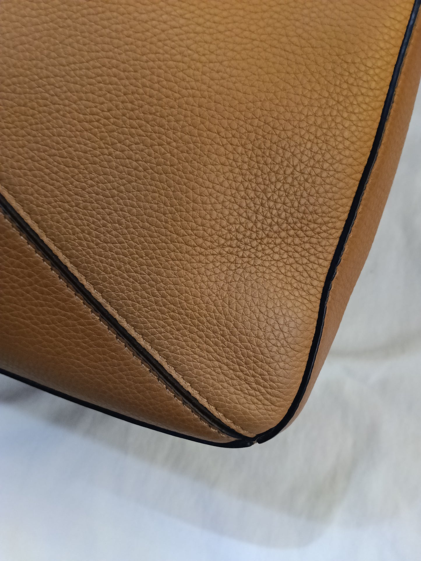 Loewe Puzzle Medium Grained Caramel GHW 2020