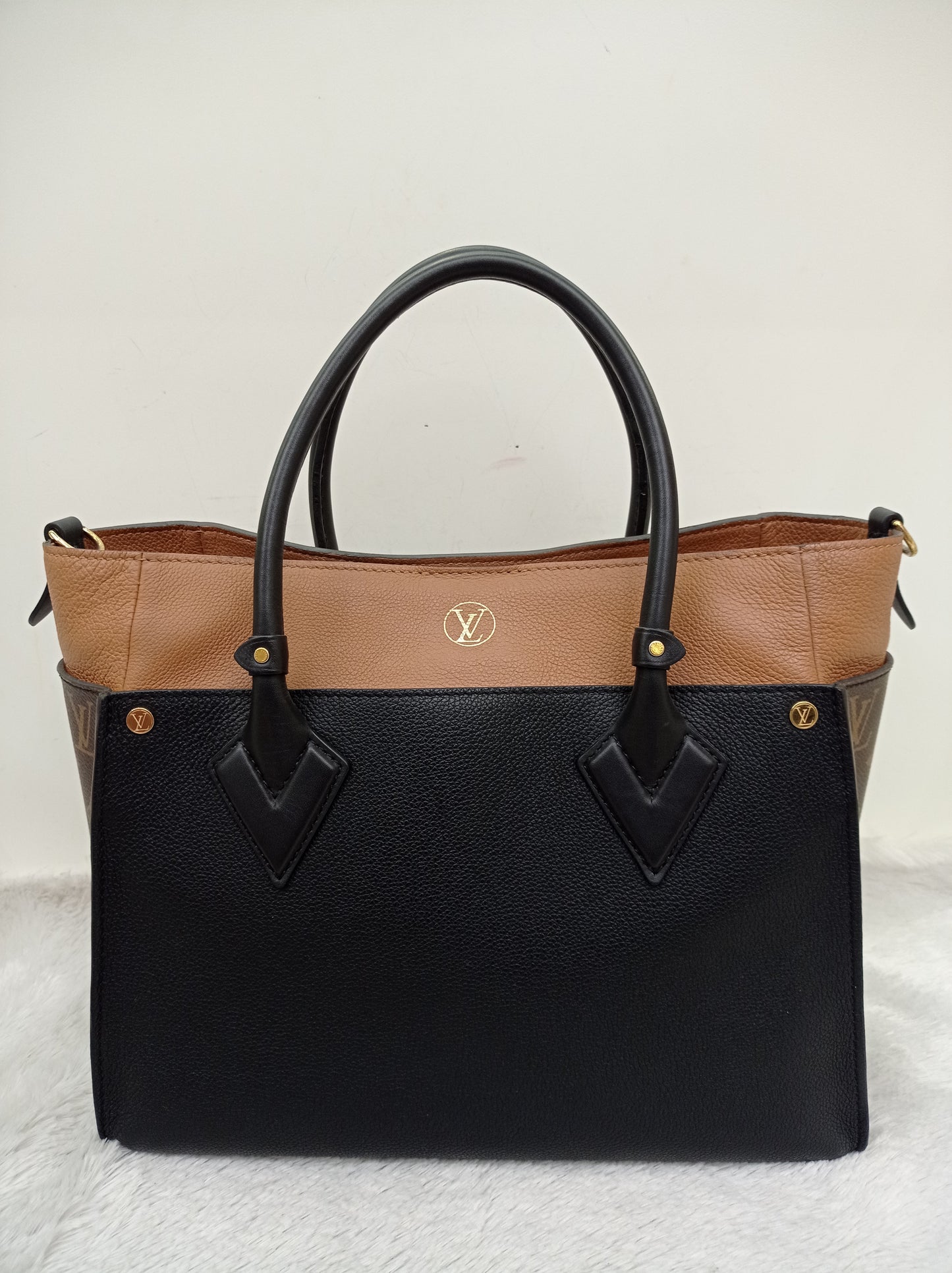 LV On My Side MM Monogram Grained Noir Brown 2019