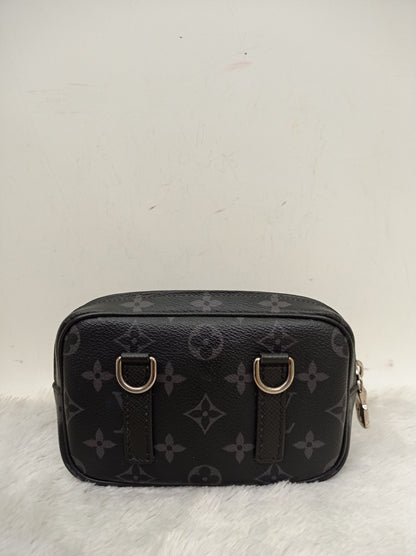 LV Outdoor Pouch Monogram Eclipse (CHIP)