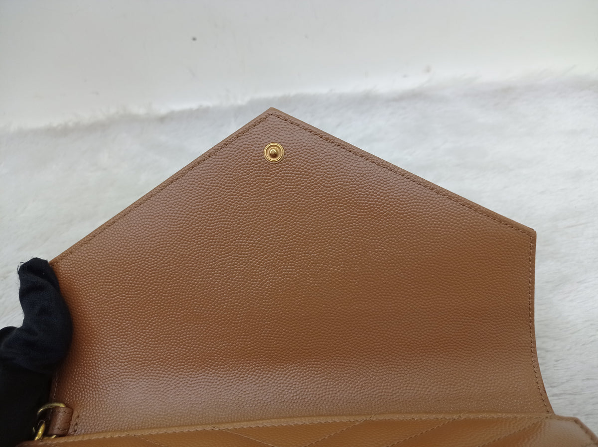 YsL Envelope Clutch Matelasse Monogramme Chevron Grained Dark Caramel GHW 2023